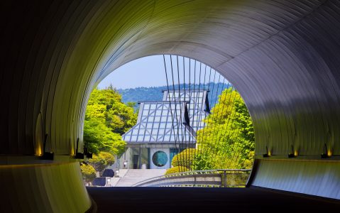 ⑤MIHO MUSEUM トンネルから望む美術館棟 1MB